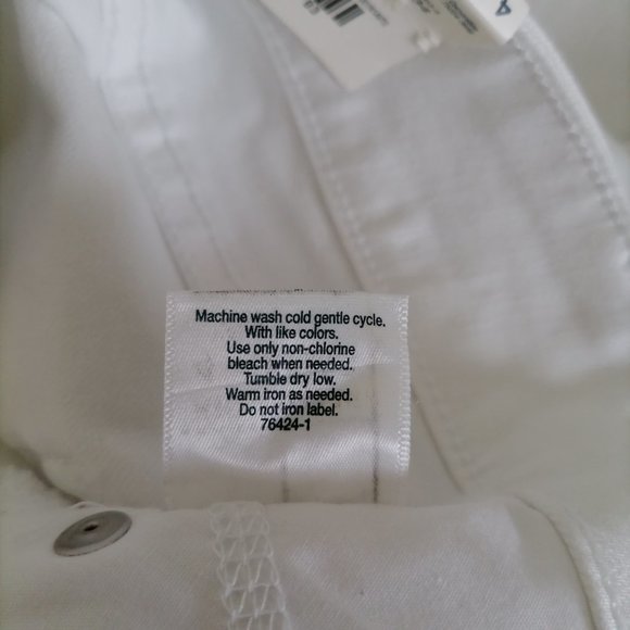 NWT St. John's Bay Womens White Mid Rise Raw Cuff Denim Cropped Jeans Size 4 - Picture 7 of 7